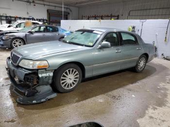  Salvage Lincoln Towncar