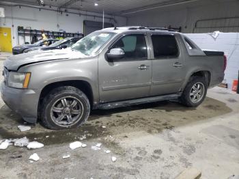  Salvage Chevrolet Avalanche