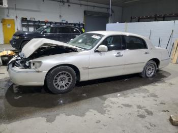  Salvage Lincoln Towncar