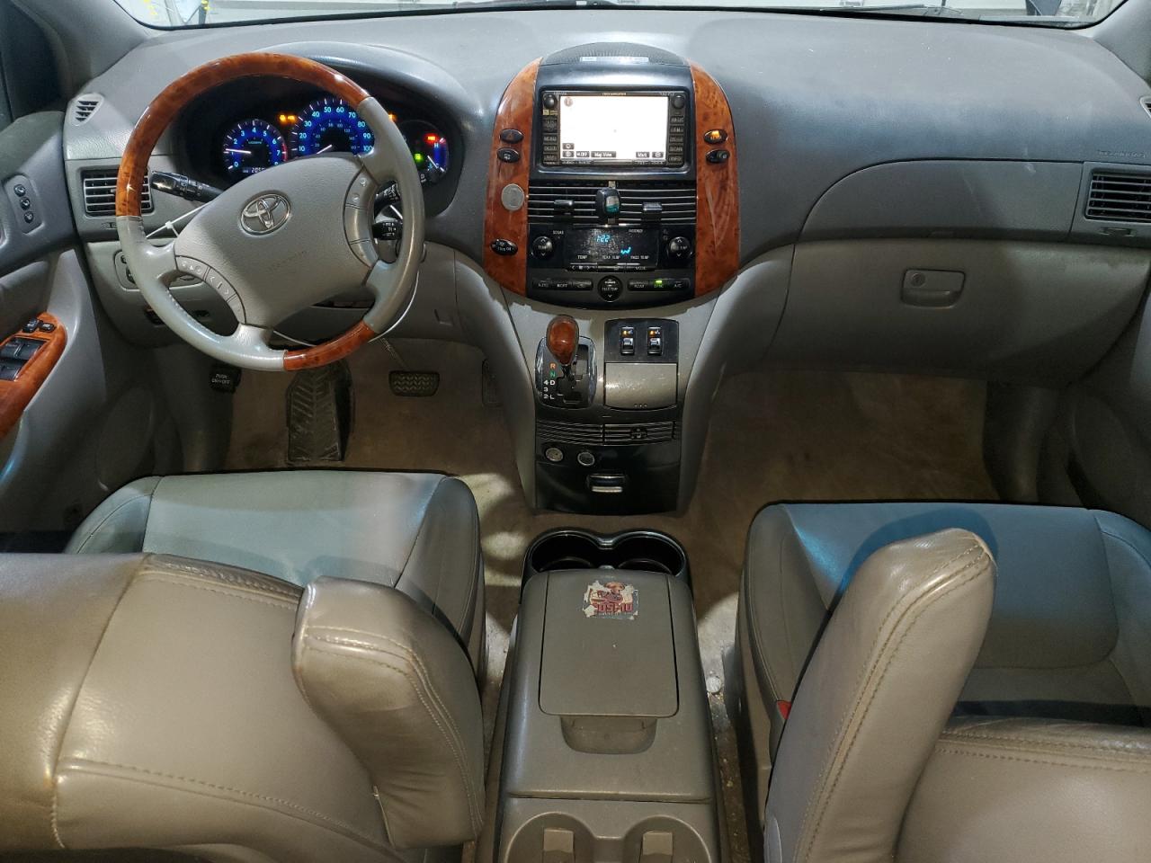 Toyota Sienna Xle Image 7
