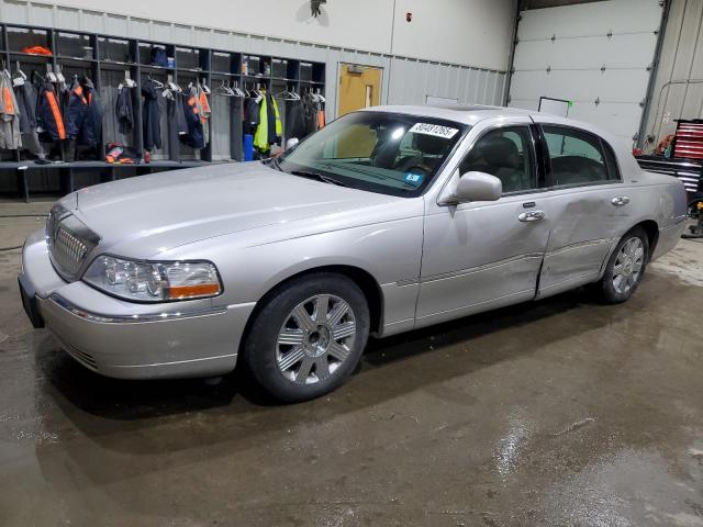  Salvage Lincoln Towncar