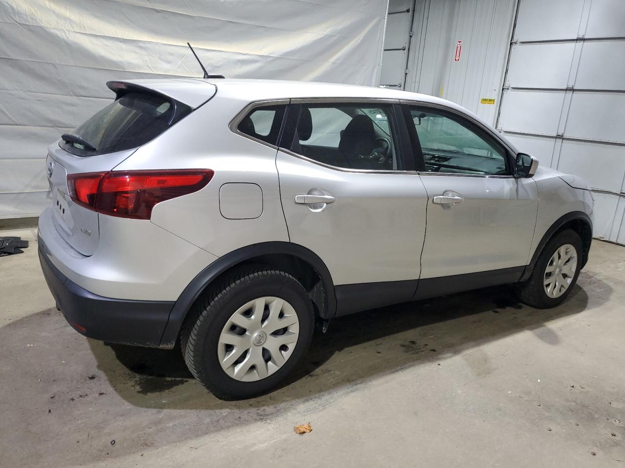 Nissan Rogue S Image 2