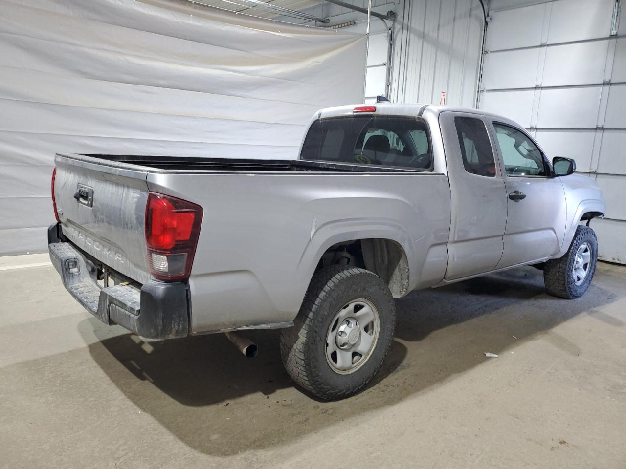 Toyota Tacoma Access Cab Image 8