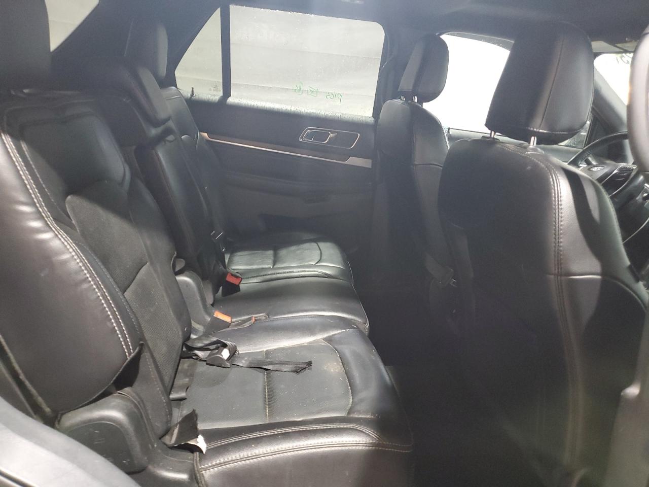 Ford Explorer Limited Image 12