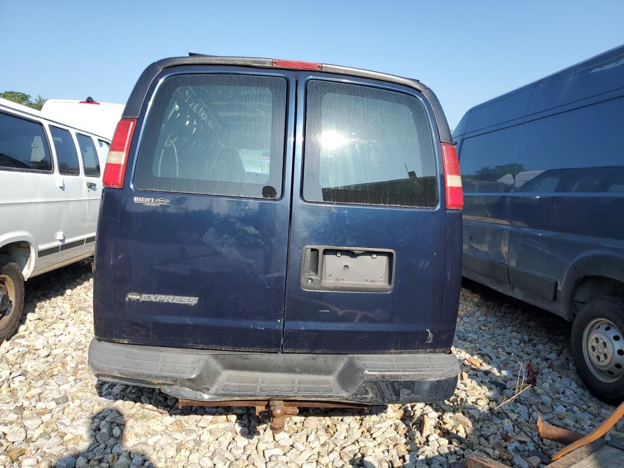 Chevrolet Express Image 3