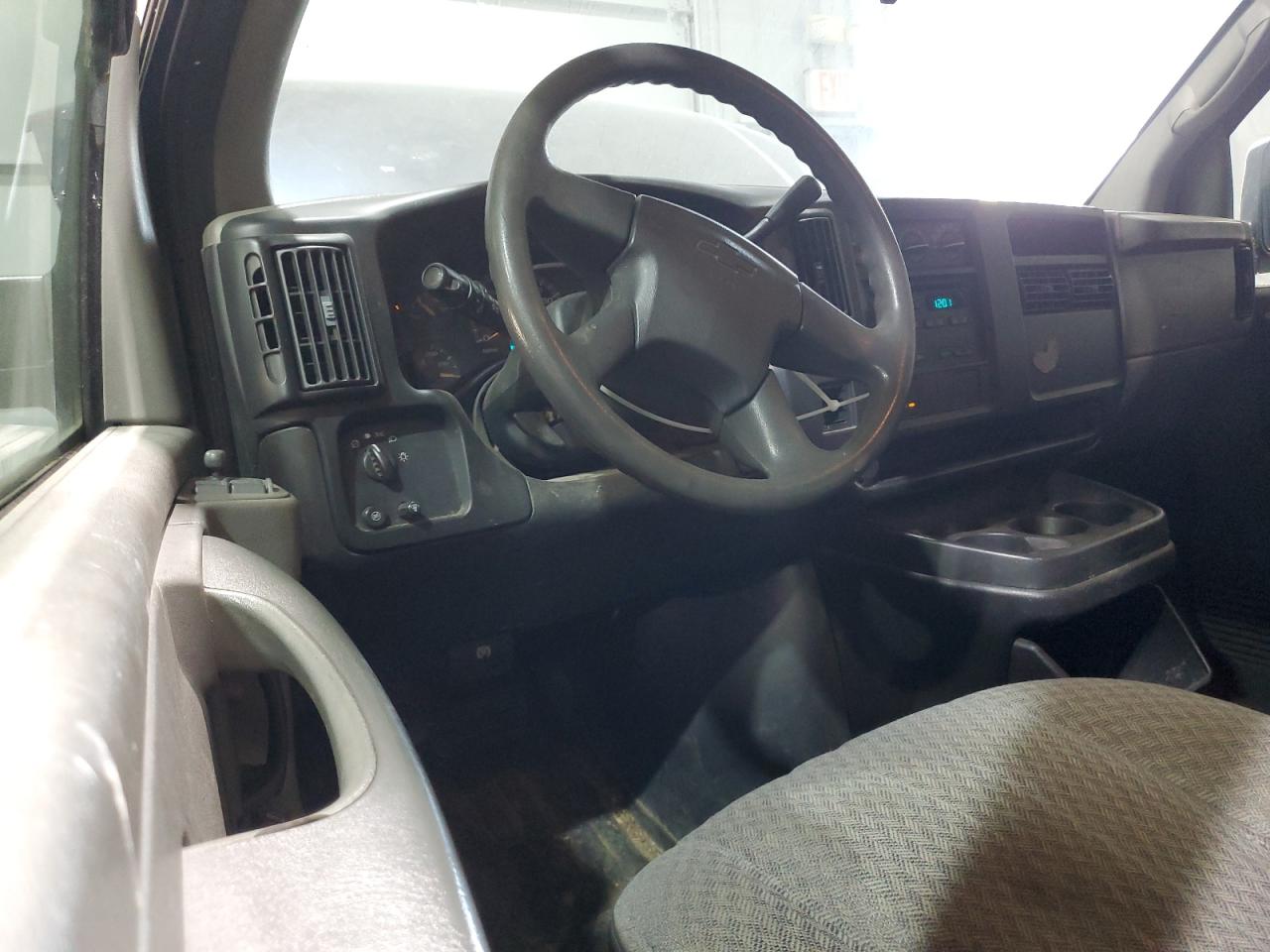 Chevrolet Express Image 4