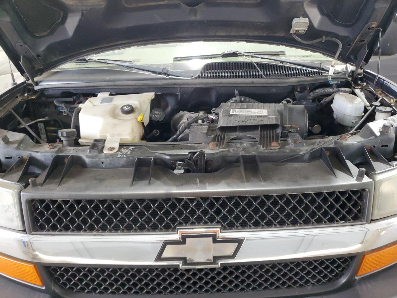 Chevrolet Express Image 12