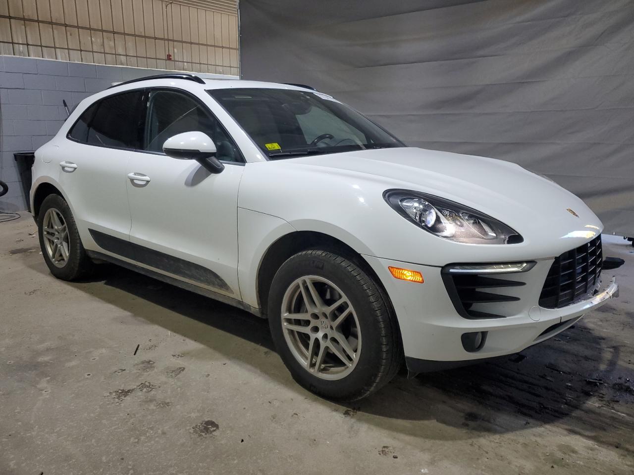 Porsche Macan Image 2