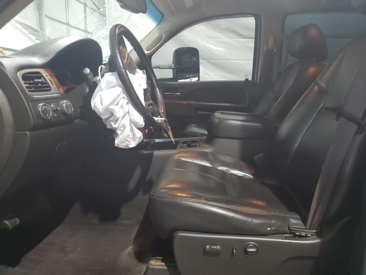 Chevrolet Silverado K2500 Heavy Duty Ltz Image 10