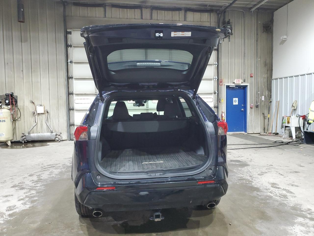 Toyota RAV4 Se Image 7