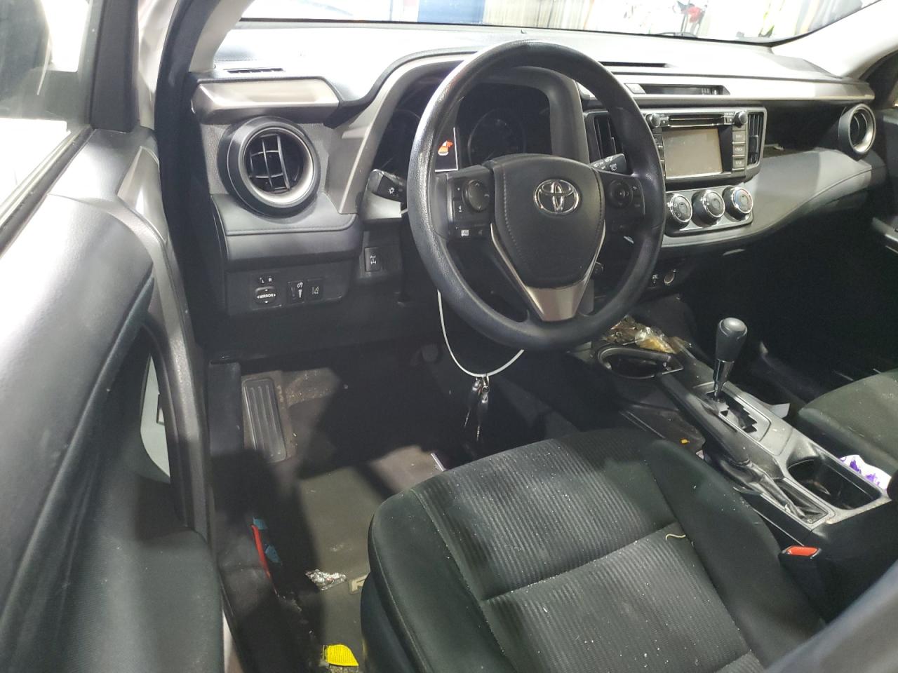 Toyota RAV4 Le Image 11