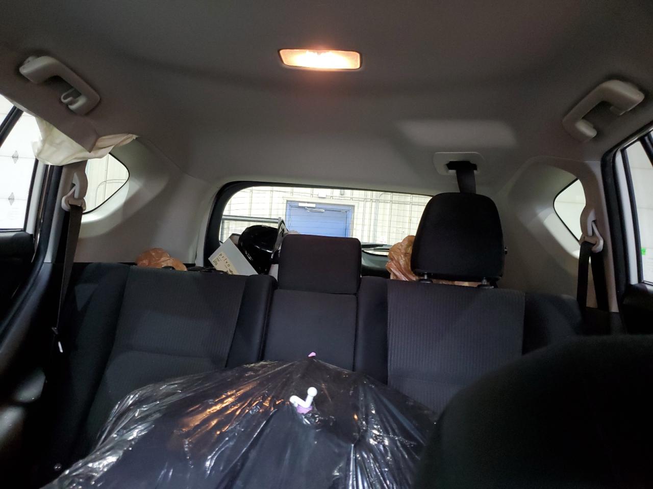 Toyota RAV4 Le Image 12