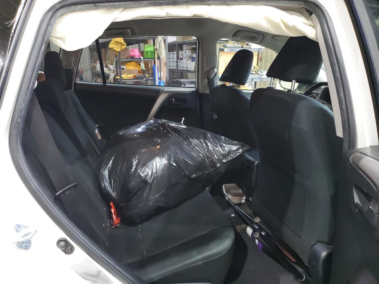 Toyota RAV4 Le Image 5