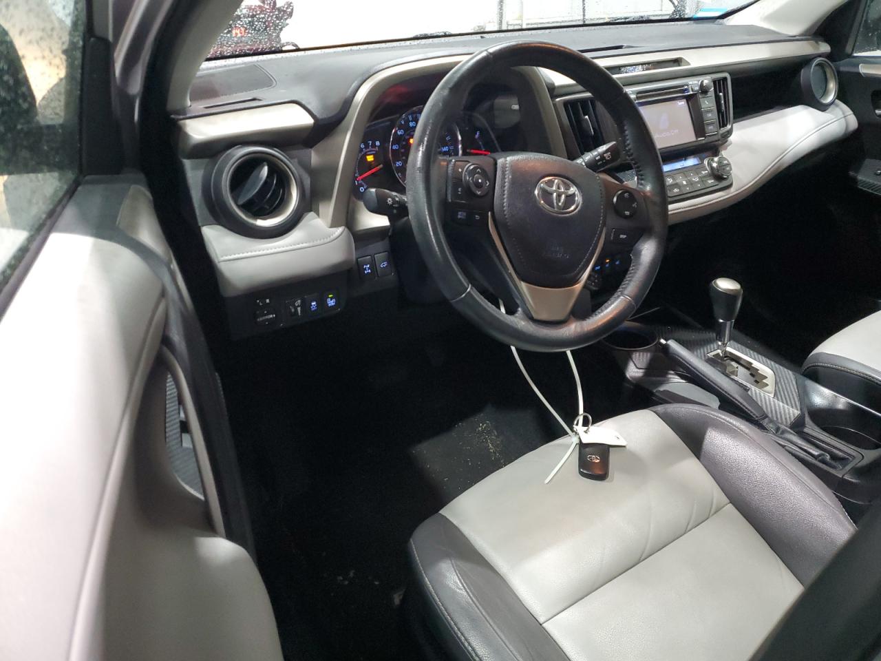 Toyota RAV4 Limited Image 3