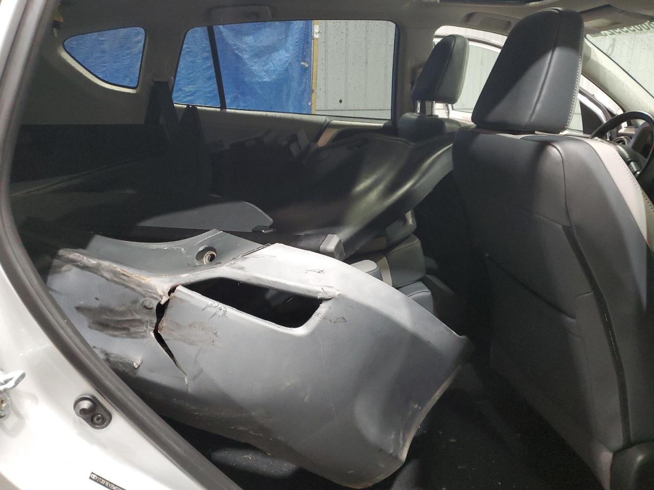 Toyota RAV4 Limited Image 12