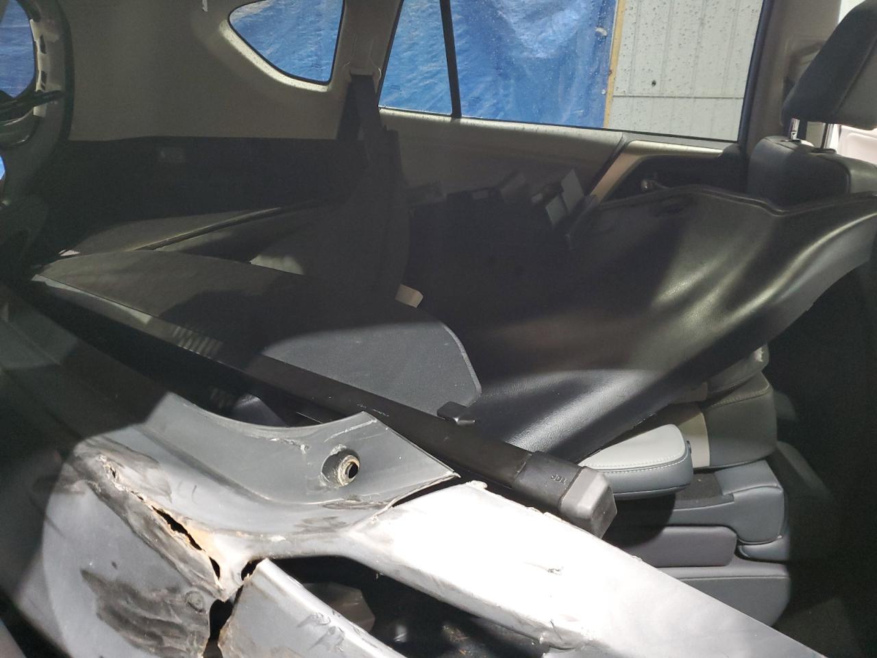 Toyota RAV4 Limited Image 10