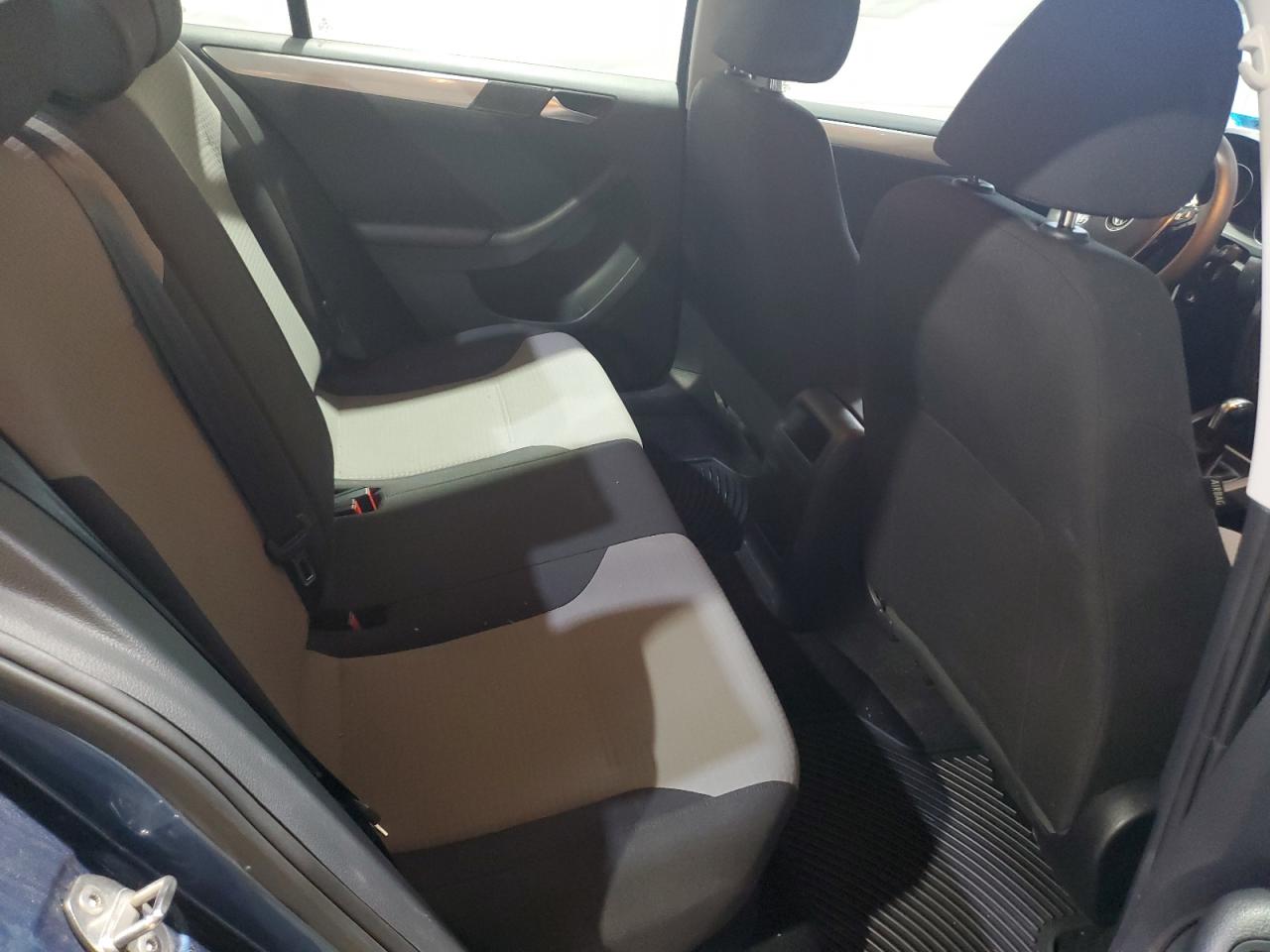 Volkswagen Jetta S Image 8