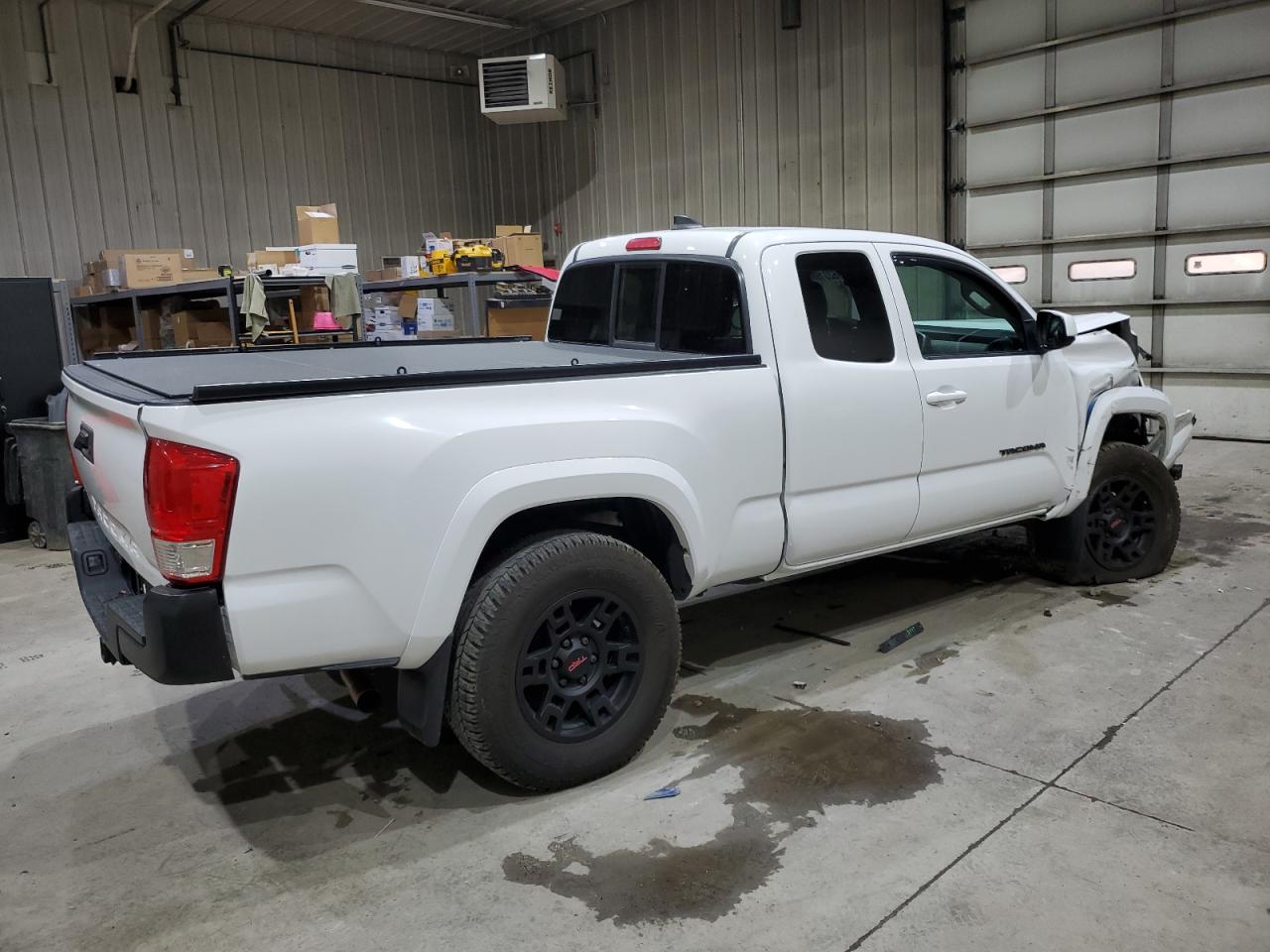 Toyota Tacoma Access Cab Image 9