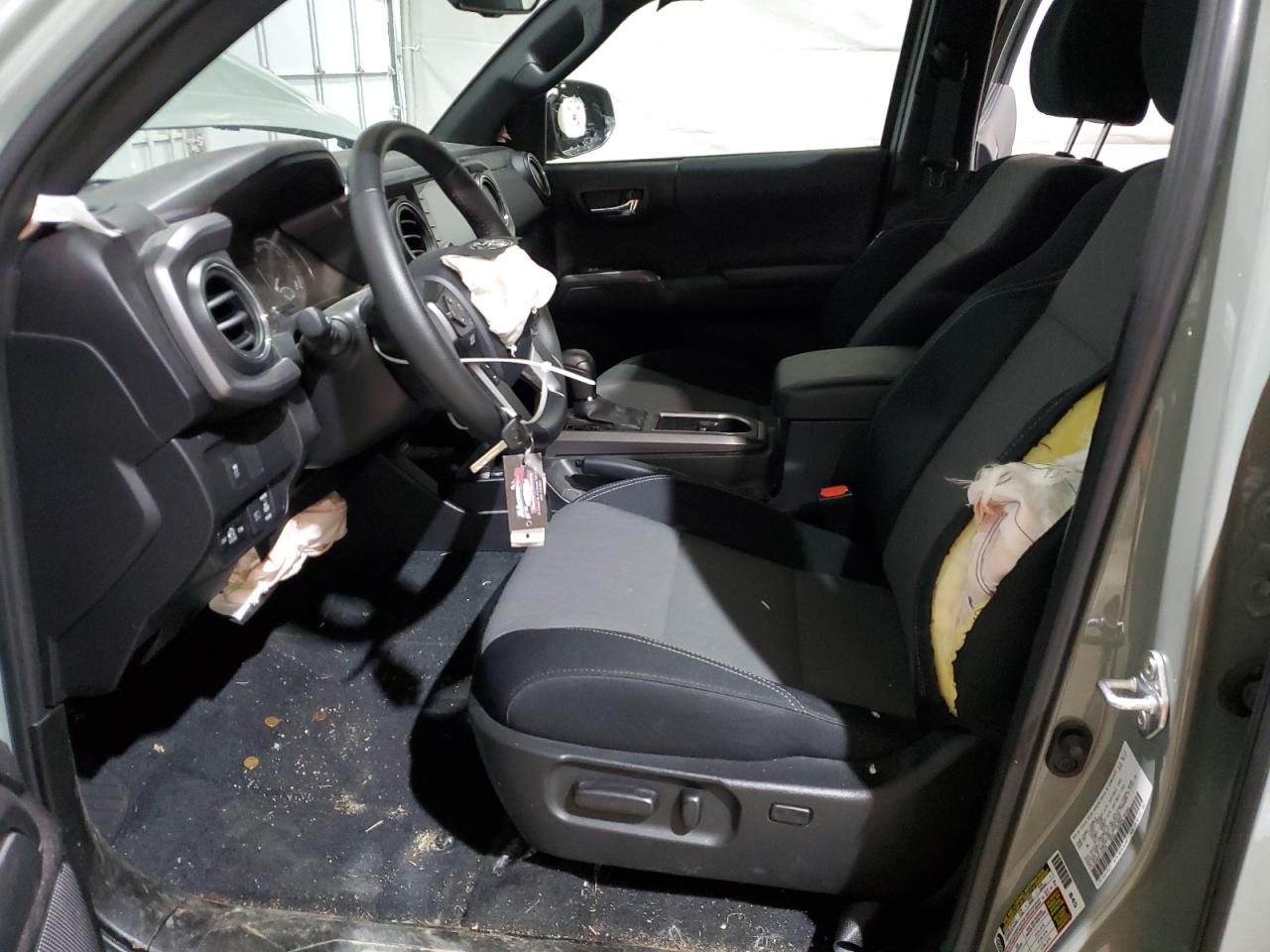 Toyota Tacoma Double Cab Image 2