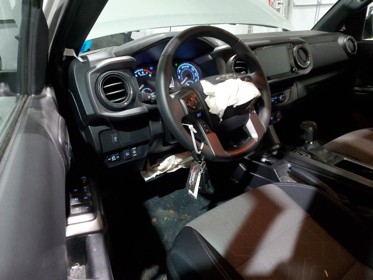 Toyota Tacoma Double Cab Image 6