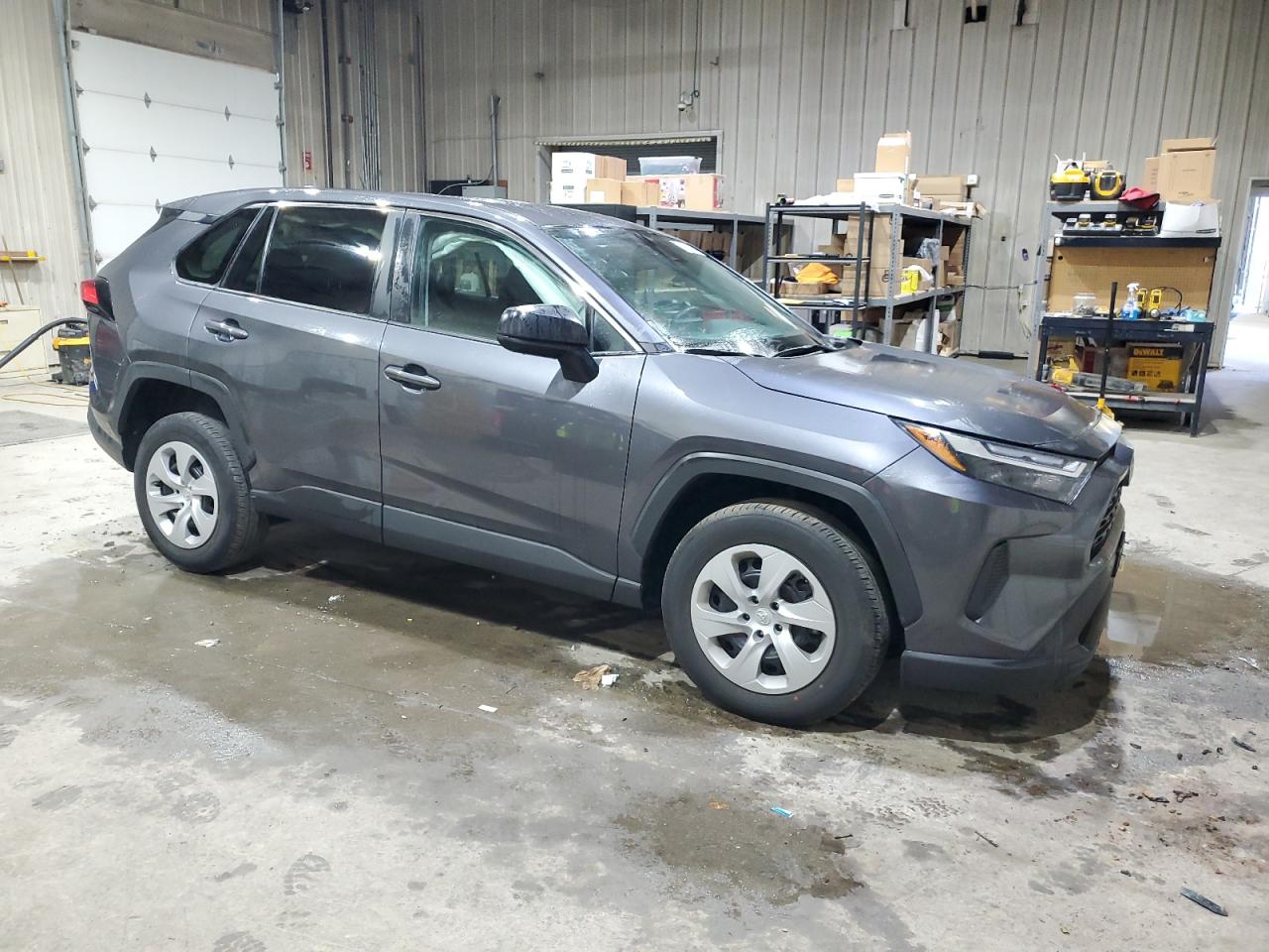 Toyota RAV4 Le Image 6