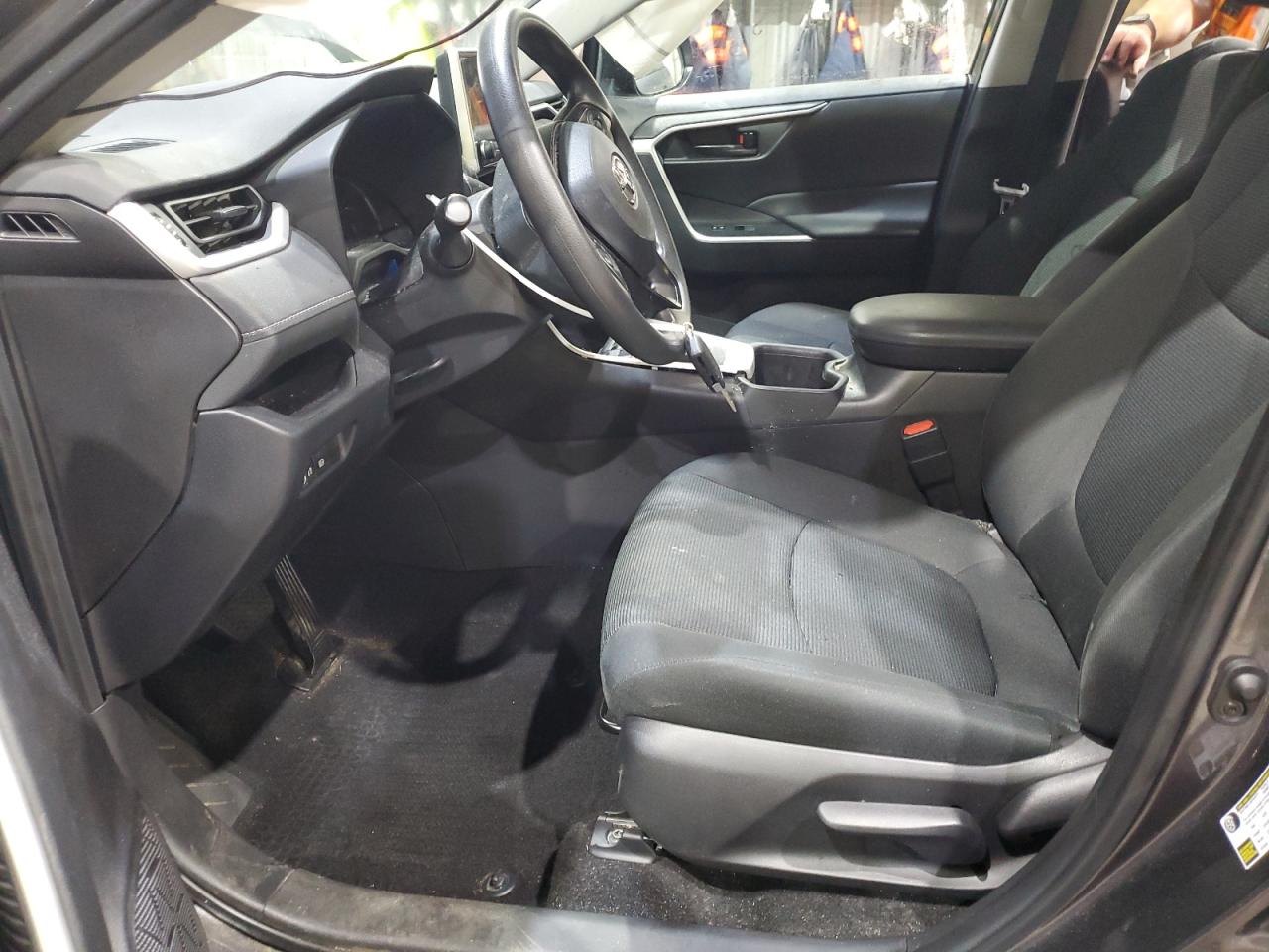 Toyota RAV4 Le Image 5