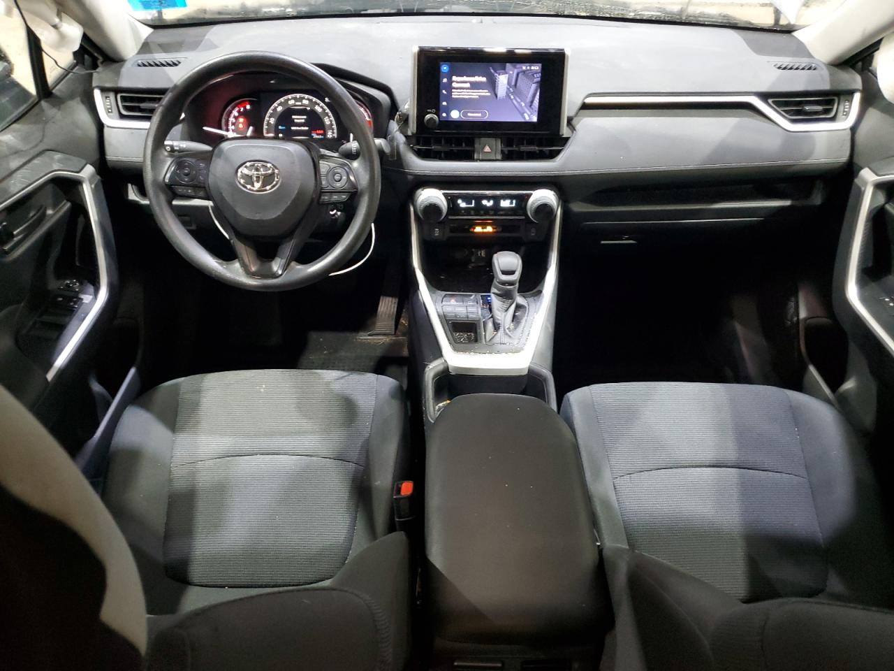 Toyota RAV4 Le Image 9