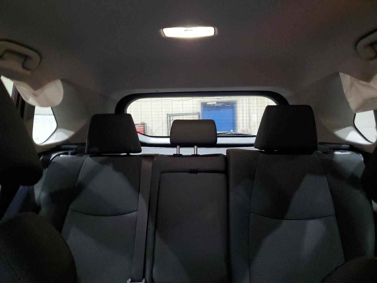 Toyota RAV4 Le Image 10