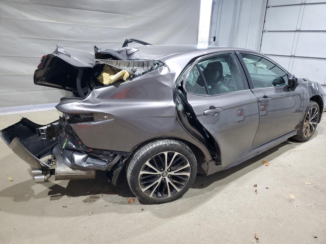 Toyota Camry Se Image 2