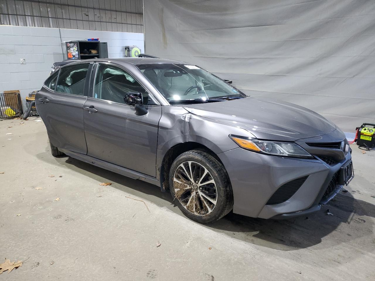 Toyota Camry Se Image 12