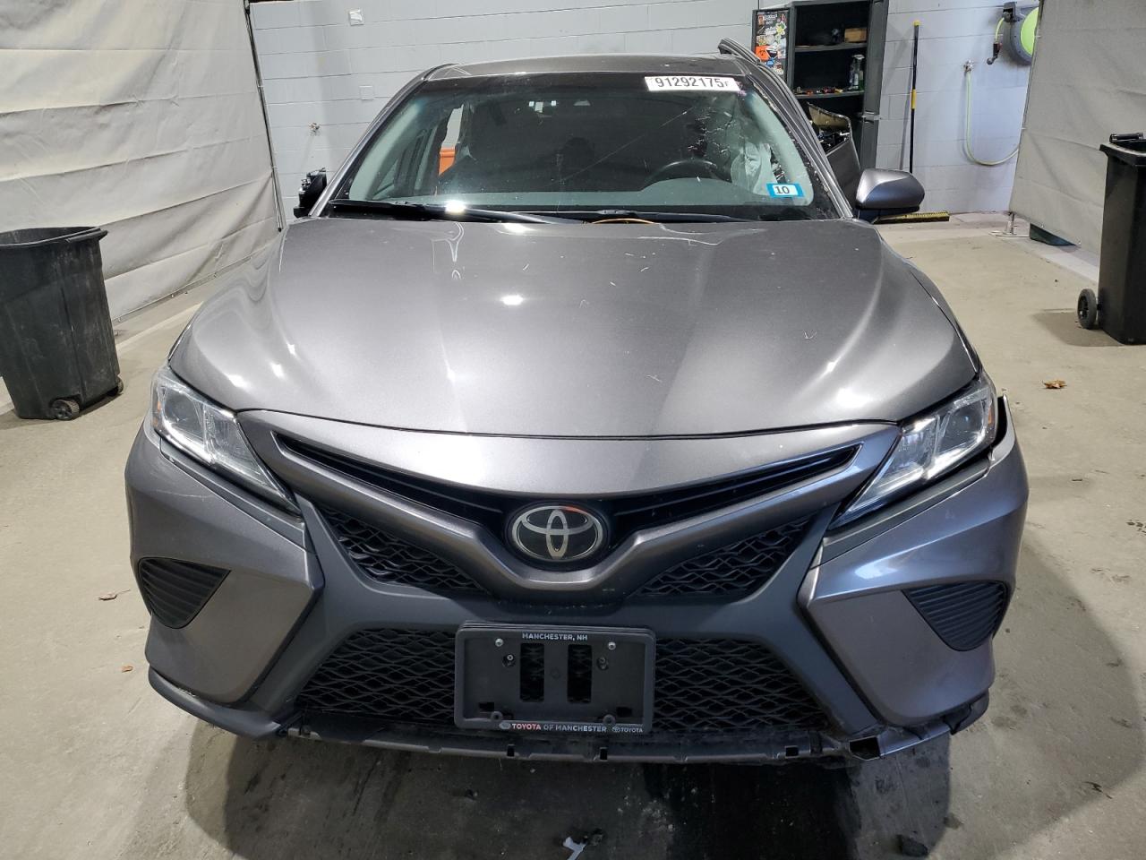 Toyota Camry Se Image 8