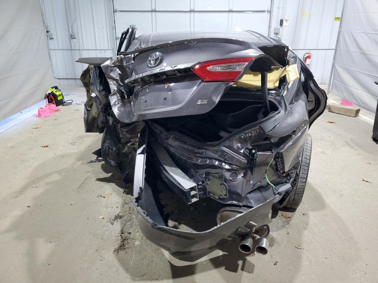 Toyota Camry Se Image 9