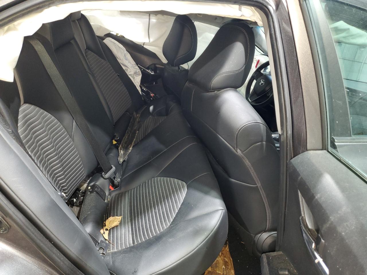 Toyota Camry Se Image 10