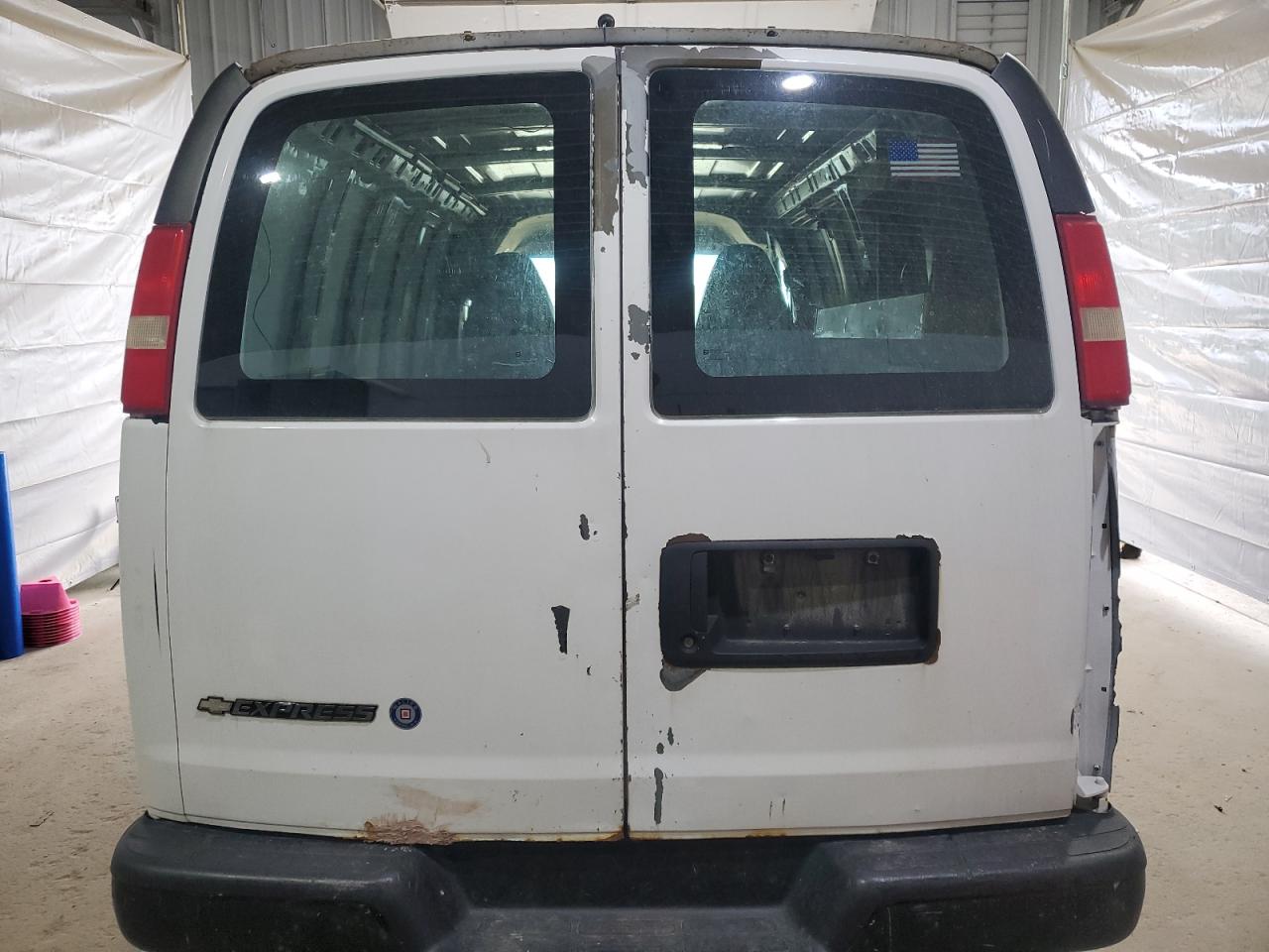 Chevrolet Express Image 4