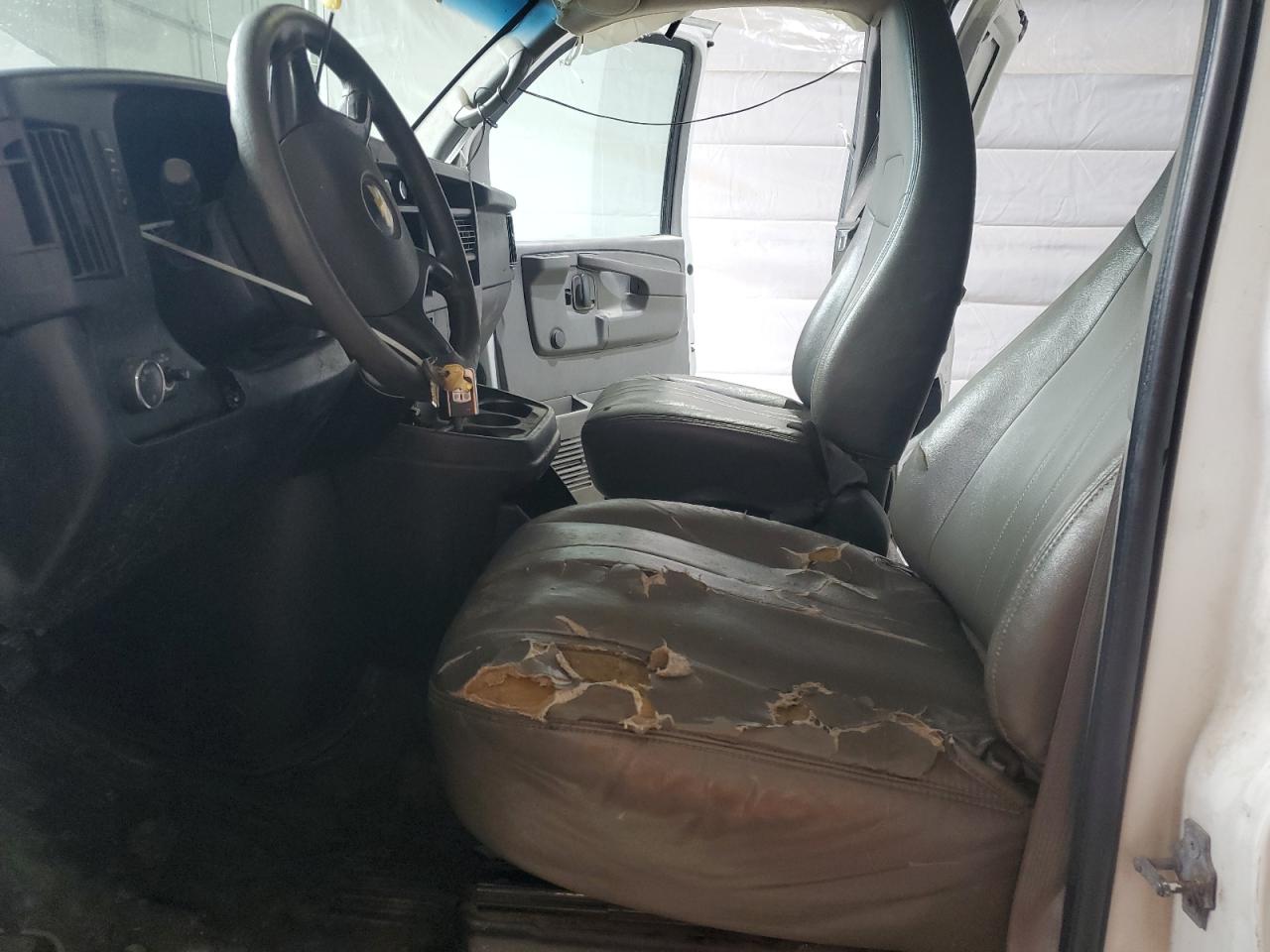 Chevrolet Express Image 6