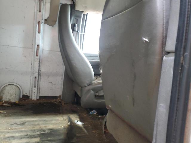 Chevrolet Express Image 11