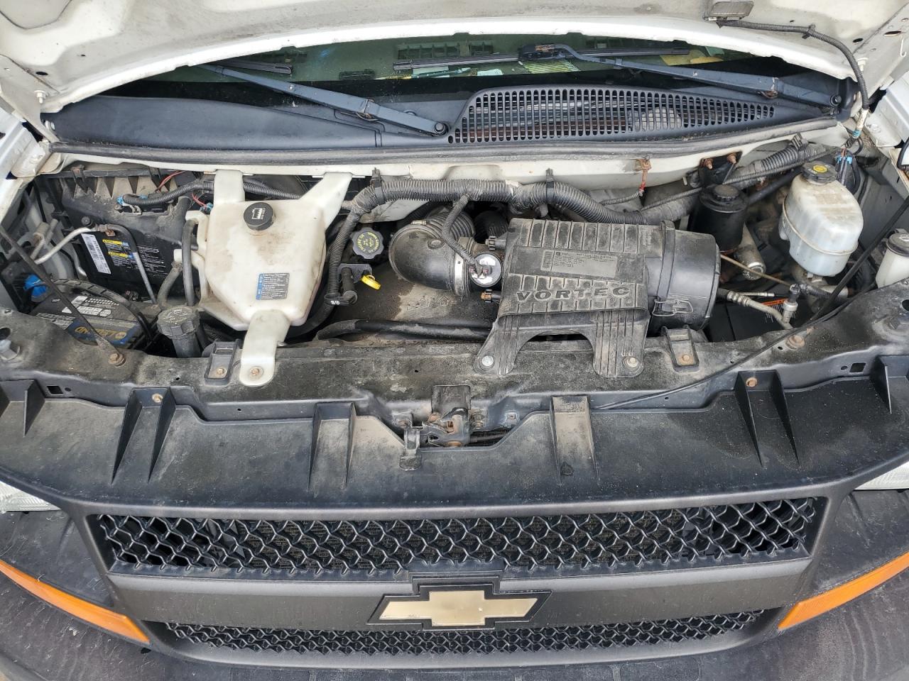 Chevrolet Express Image 9