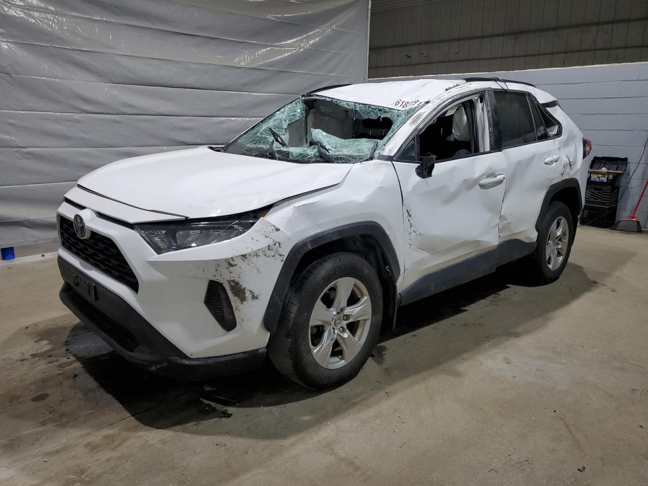 Toyota RAV4 Le Image 1