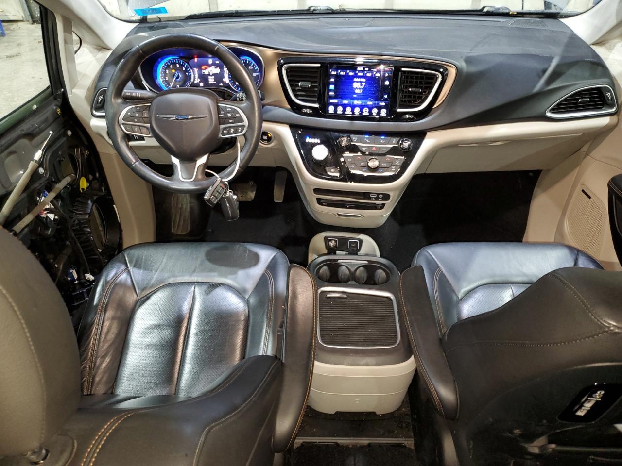 Chrysler Pacifica Touring L Plus Image 2