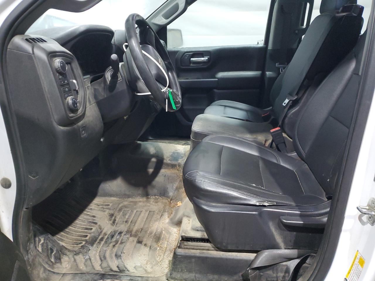 Chevrolet Silverado K1500 Image 4