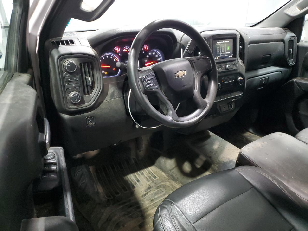 Chevrolet Silverado K1500 Image 3