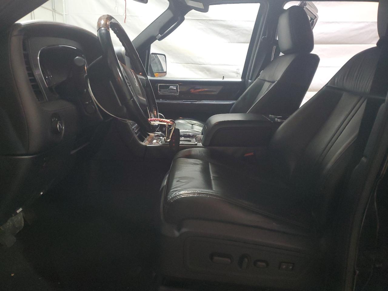 Lincoln Navigator L Reserve Image 12