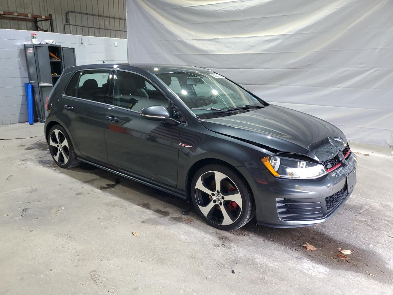 Volkswagen GTI S Image 12