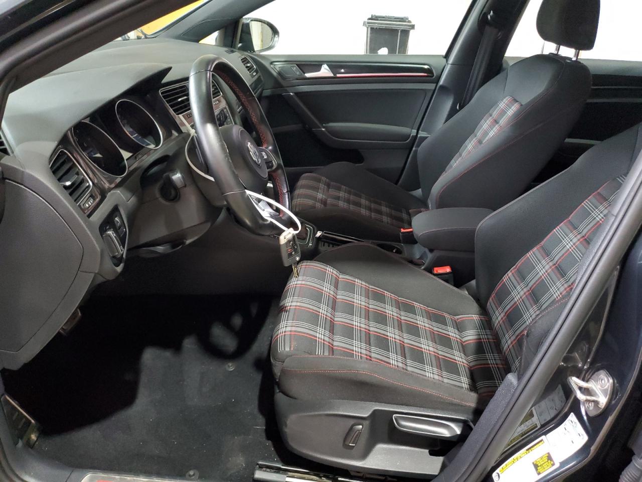 Volkswagen GTI S Image 5