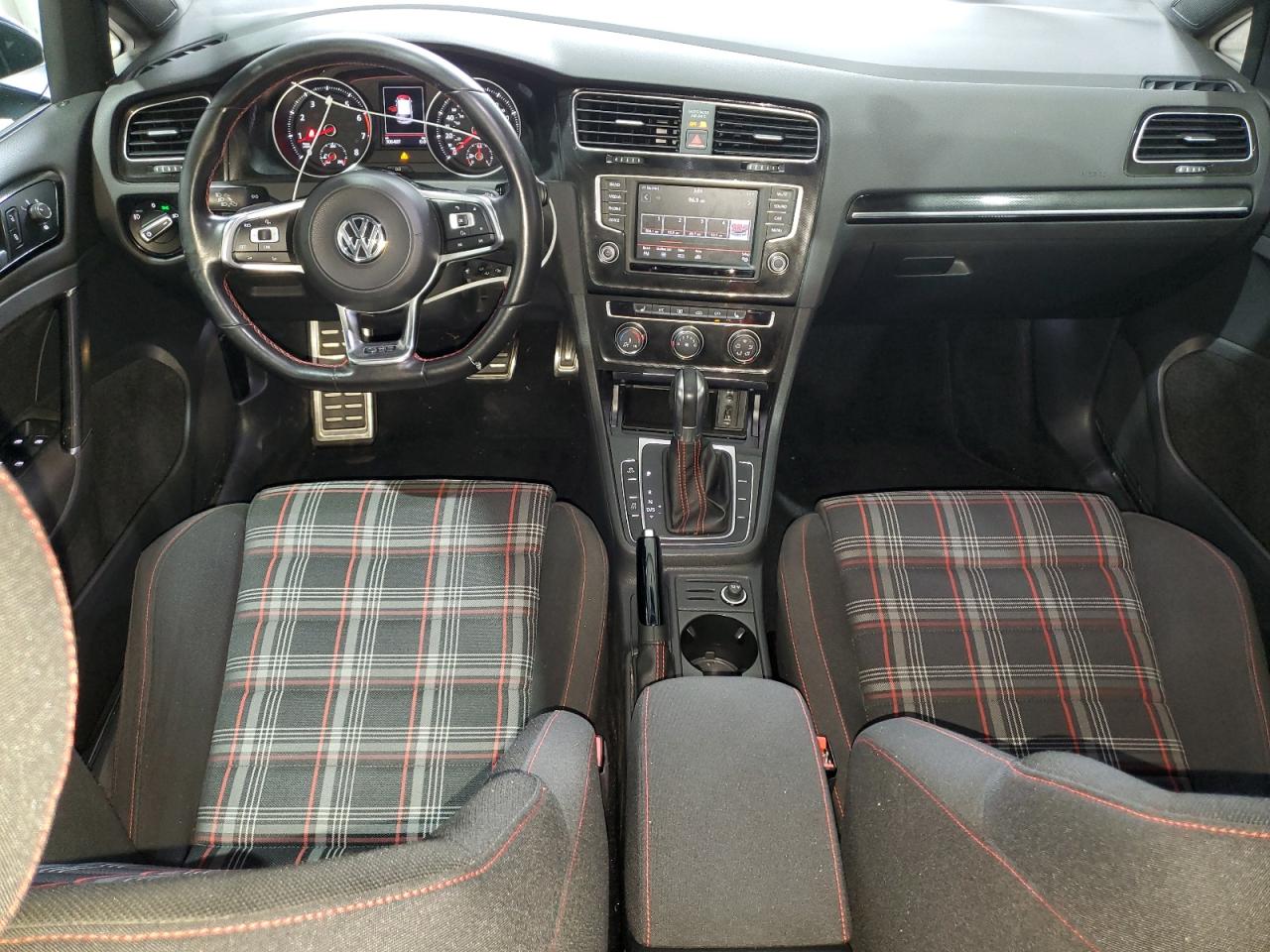 Volkswagen GTI S Image 9