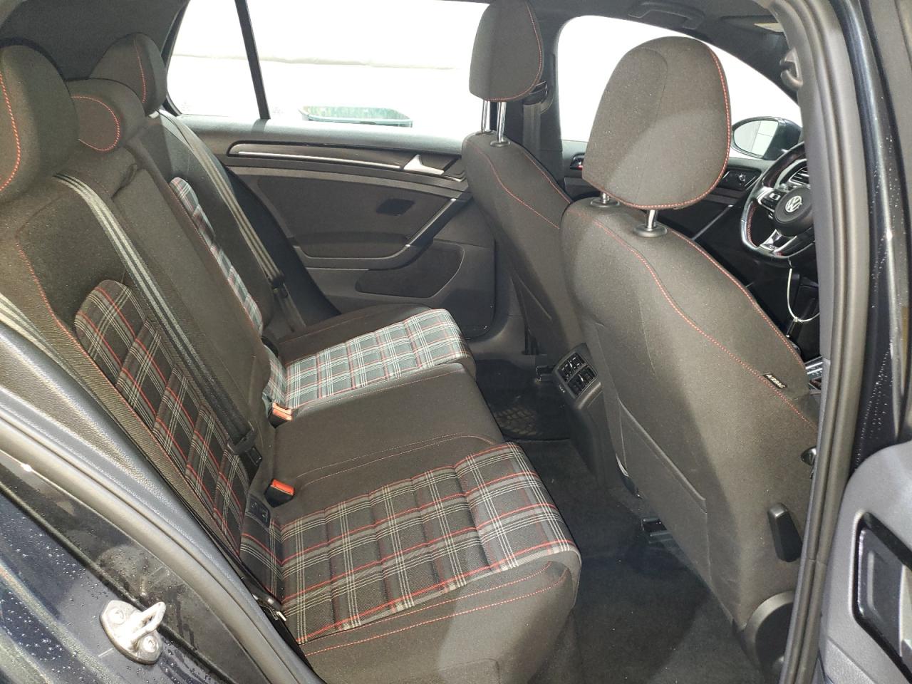 Volkswagen GTI S Image 8