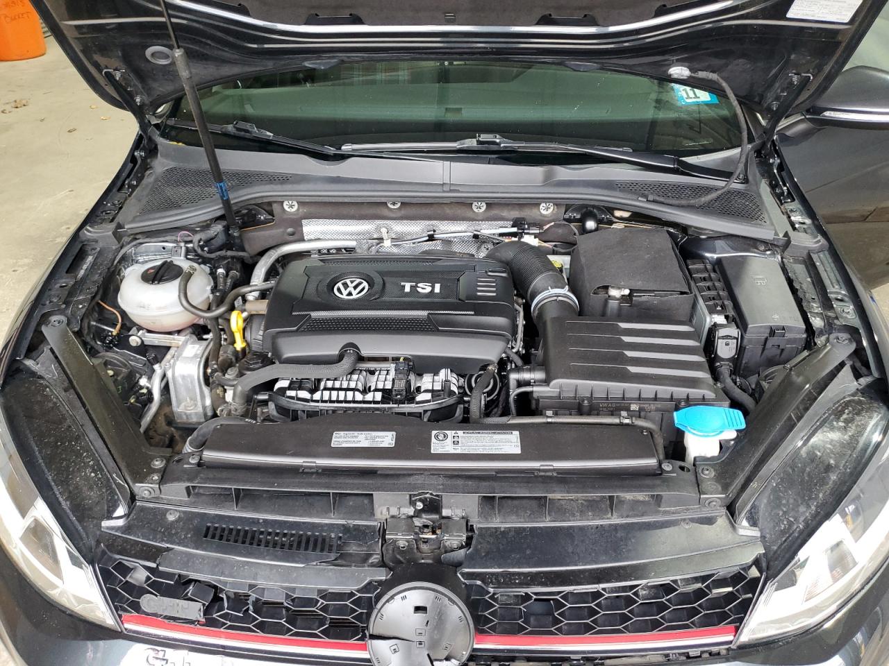 Volkswagen GTI S Image 11