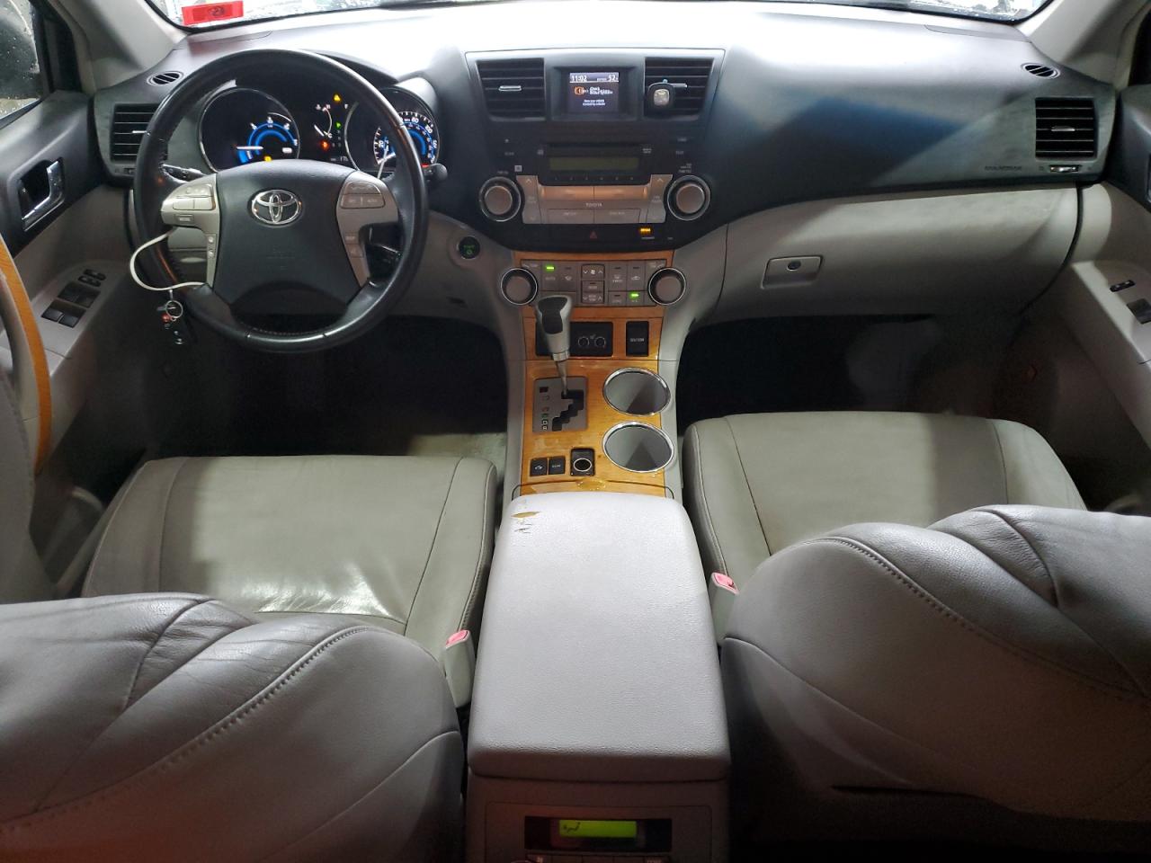 Toyota Highlander Hybrid Limited Image 6