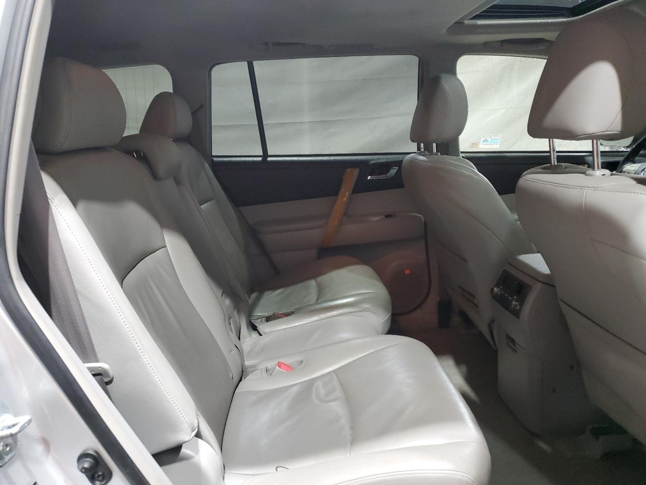 Toyota Highlander Hybrid Limited Image 13