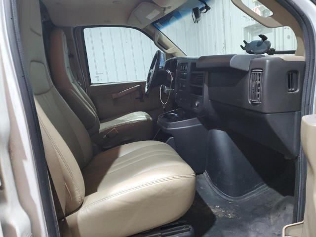 GMC Savana G3500 Image 13